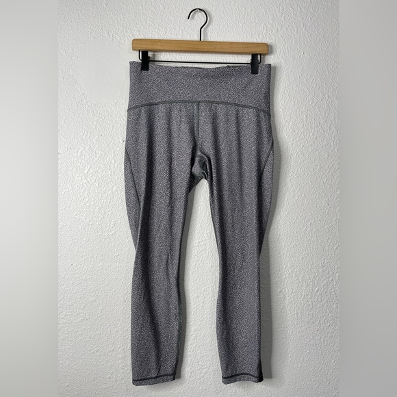 lululemon athletica Pants - LULULEMON Fractal Alpine White Black Train Times 7/8 Pants Size 10